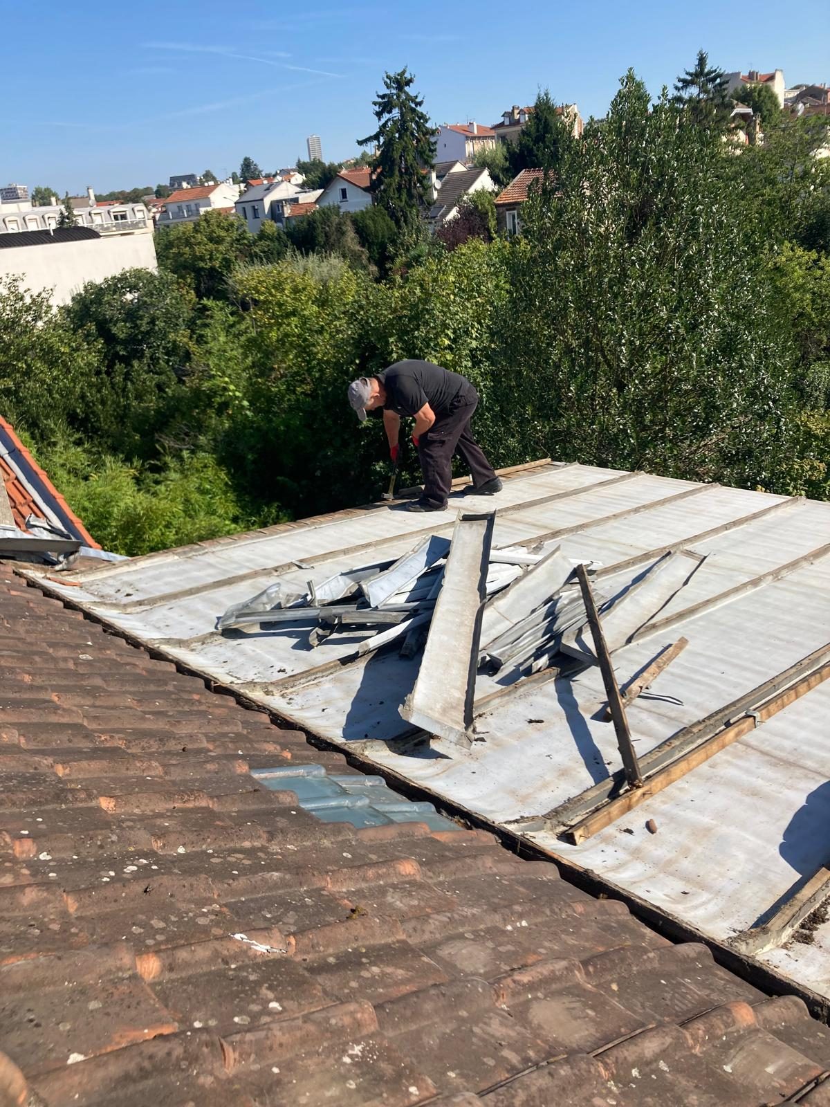 Chantier de couverture rénovation toiture par Sauzaire Couverture Rénovation